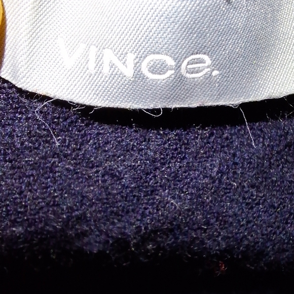 A Vince short sleeve wool and cashmere top in a ladies medium. - Picture 7 of 7